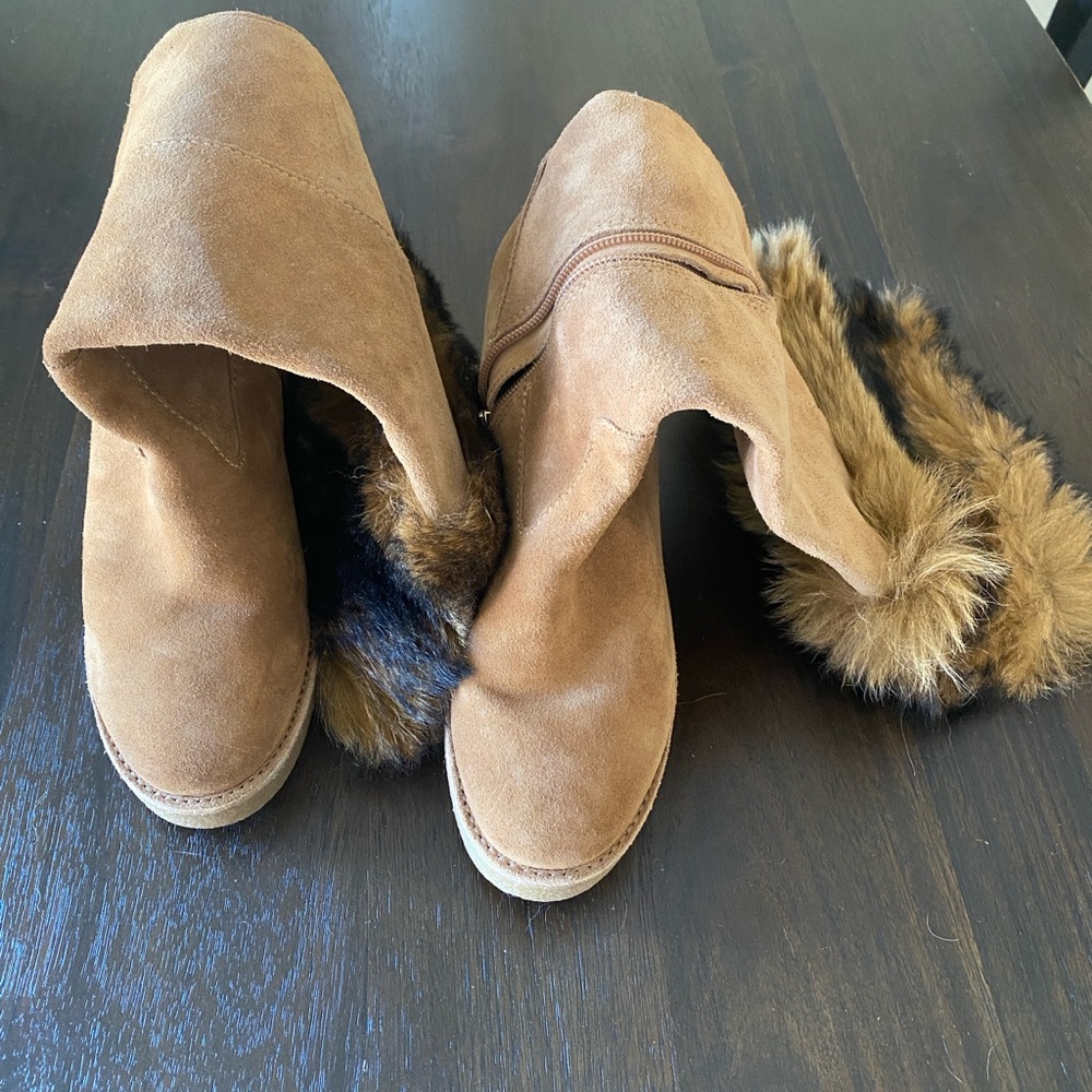 Women's Tan Suede Boots with Faux Fur Trim